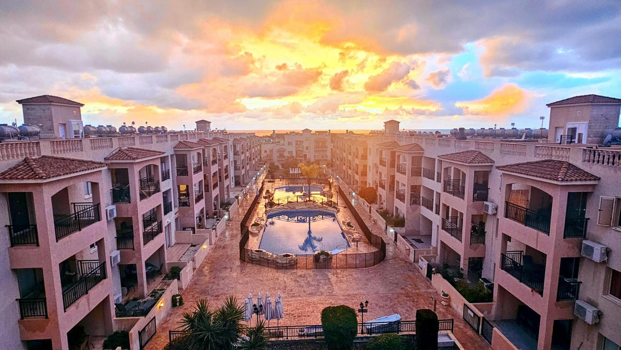 Apartamento Royal-Seacrest Oasis, Pool-Side Paphos Exterior foto