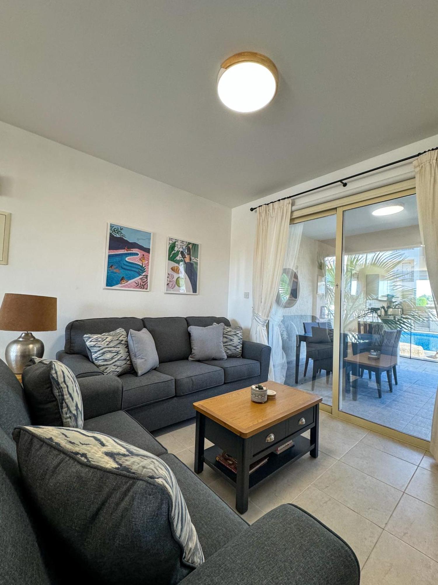 Apartamento Royal-Seacrest Oasis, Pool-Side Paphos Exterior foto